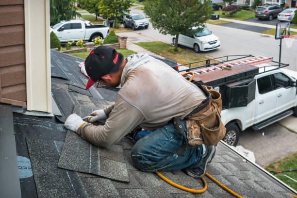 Professional Emergency Roof Repair technician working in Ellisville, IL